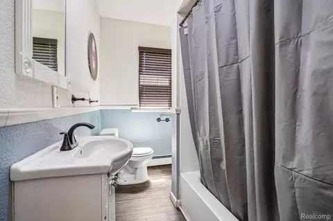 Bath - 7286 Ormond Rd, Springfield, MI 48350 photo 1 of 5