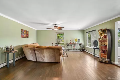 Living - 7286 Ormond Rd, Springfield, MI 48350 photo 2 of 3