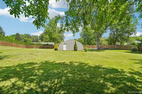 Exterior - 7286 Ormond Rd, Springfield, MI 48350 photo 7 of 10