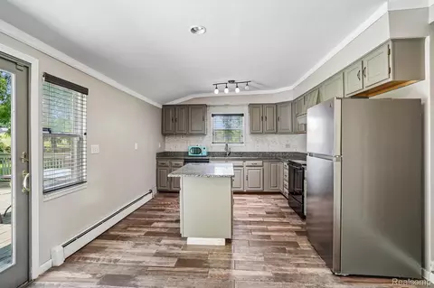 Kitchen - 7286 Ormond Rd, Springfield, MI 48350 photo 2 of 4