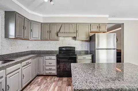 Kitchen - 7286 Ormond Rd, Springfield, MI 48350 photo 3 of 4