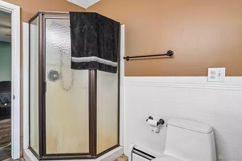 Bath - 7286 Ormond Rd, Springfield, MI 48350 photo 4 of 5