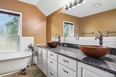 Bath - 7286 Ormond Rd, Springfield, MI 48350 photo 5 of 5
