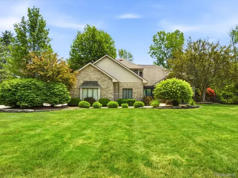 2837 Shorewood Blvd, Fort Gratiot, MI 48059