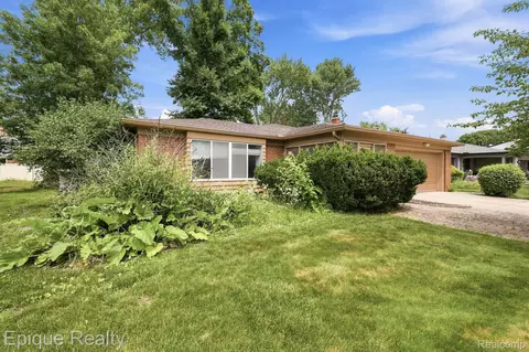 21810 Winchester St, Southfield, MI 48076