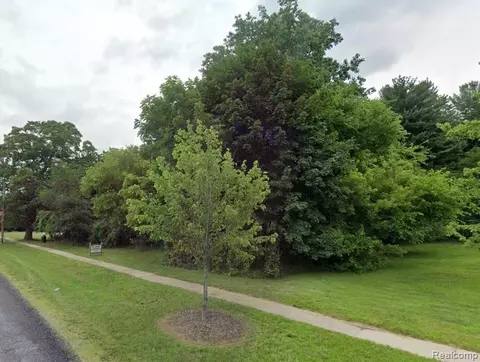 600 N 4th St, Chesaning, MI 48616