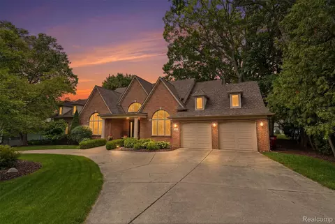 5110 Kitson Ln, West Bloomfield, MI 48324