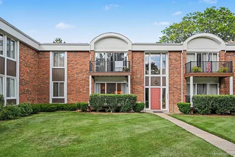 29508 Bobrich St #19, Livonia, MI 48152