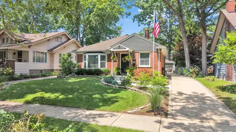 21 Devonshire Rd, Pleasant Ridge, MI 48069