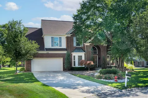 1708 Devonwood Dr, Rochester Hills, MI 48306