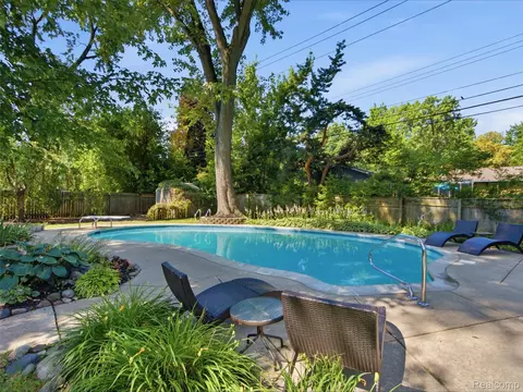 Exterior - 3405 Upton Dr, Troy, MI 48084 photo 3 of 25