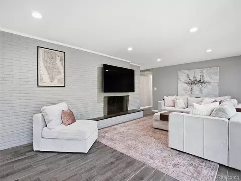 Living - 3405 Upton Dr, Troy, MI 48084 photo 8 of 10