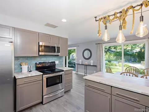 Kitchen - 3405 Upton Dr, Troy, MI 48084 photo 5 of 6
