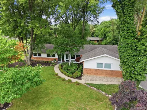 Exterior - 3405 Upton Dr, Troy, MI 48084 photo 19 of 25