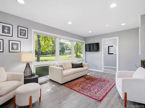 Living - 3405 Upton Dr, Troy, MI 48084 photo 3 of 10
