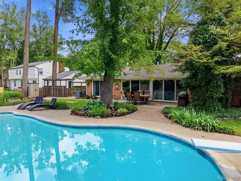 Exterior - 3405 Upton Dr, Troy, MI 48084 photo 8 of 25