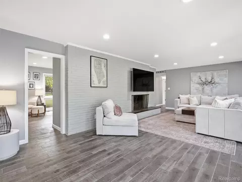 Living - 3405 Upton Dr, Troy, MI 48084 photo 7 of 10