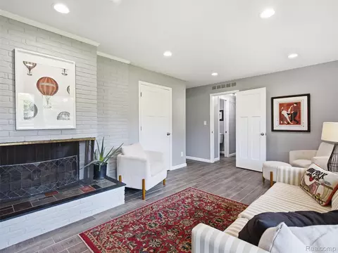 Living - 3405 Upton Dr, Troy, MI 48084 photo 4 of 10