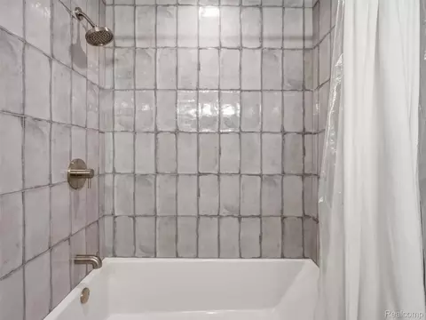 Bath - 3405 Upton Dr, Troy, MI 48084 photo 4 of 5