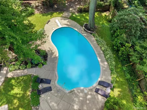 Exterior - 3405 Upton Dr, Troy, MI 48084 photo 13 of 25