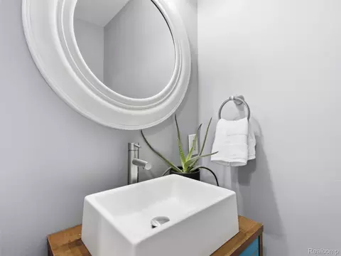 Bath - 3405 Upton Dr, Troy, MI 48084 photo 5 of 5