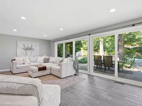 Living - 3405 Upton Dr, Troy, MI 48084 photo 9 of 10