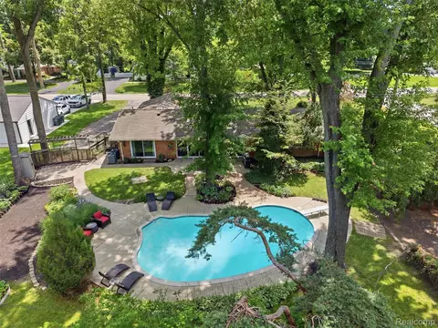 Exterior - 3405 Upton Dr, Troy, MI 48084 photo 12 of 25