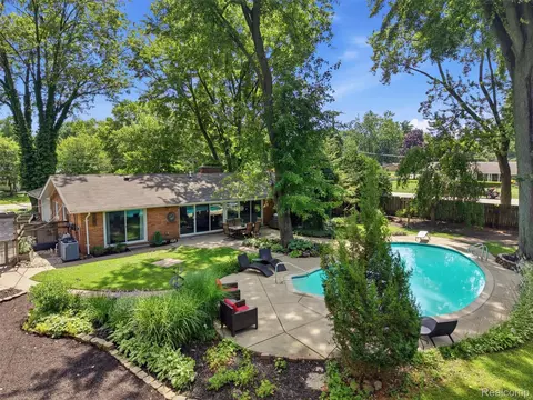 Exterior - 3405 Upton Dr, Troy, MI 48084 photo 17 of 25