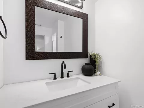 Bath - 3405 Upton Dr, Troy, MI 48084 photo 1 of 5