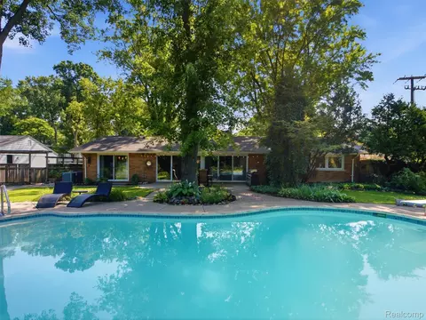 Exterior - 3405 Upton Dr, Troy, MI 48084 photo 10 of 25