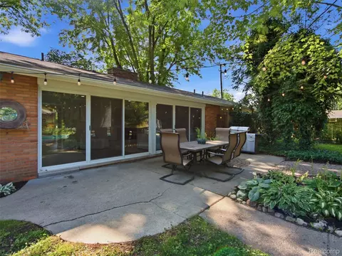 Exterior - 3405 Upton Dr, Troy, MI 48084 photo 23 of 25