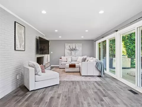 Living - 3405 Upton Dr, Troy, MI 48084 photo 5 of 10