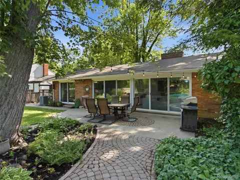 Exterior - 3405 Upton Dr, Troy, MI 48084 photo 22 of 25