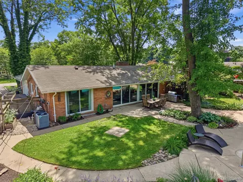 Exterior - 3405 Upton Dr, Troy, MI 48084 photo 20 of 25