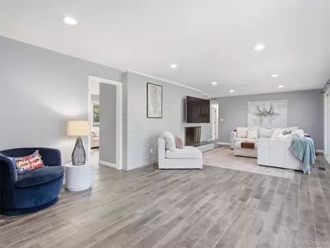 Living - 3405 Upton Dr, Troy, MI 48084 photo 6 of 10
