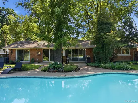 Exterior - 3405 Upton Dr, Troy, MI 48084 photo 9 of 25