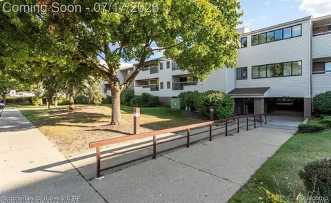 30414 Orchard Lake Rd #13, Farmington Hills, MI 48334