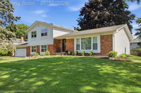5569 Tadworth Pl, West Bloomfield, MI 48322