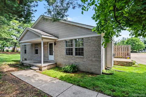 47083 Auburn Ct, Shelby Township, MI 48317