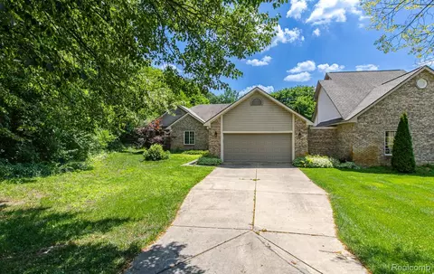 312 Reid Rd, Highland, MI 48357