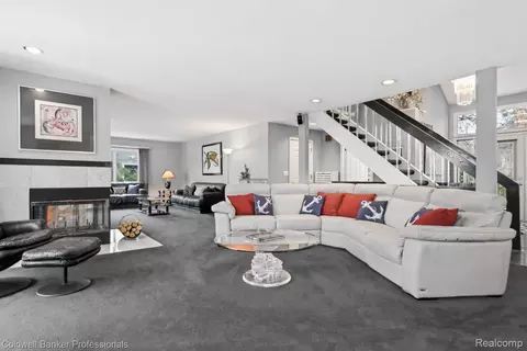 Living - 3410 Benstein Rd, Commerce, MI 48382 photo 2 of 3