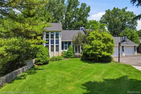 Exterior - 3410 Benstein Rd, Commerce, MI 48382 photo 7 of 15