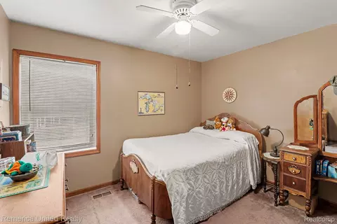 Bedroom - 136 Endicott Dr, Oceola, MI 48843 photo 3 of 4