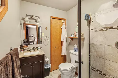 Bath - 136 Endicott Dr, Oceola, MI 48843 photo 1 of 2