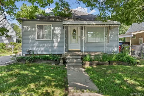 25260 Fern St, Roseville, MI 48066