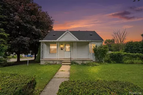 1642 Lathers St, Garden City, MI 48135