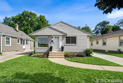 1027 Evelyn St NE, Grand Rapids, MI 49505