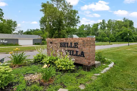 704 Estrada Dr, Belleville, MI 48111