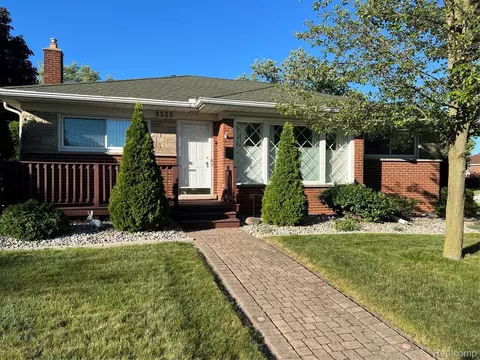3555 Syckelmoore St, Trenton, MI 48183