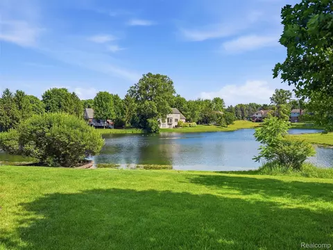 2463 Kimberly Fair St, Rochester Hills, MI 48309